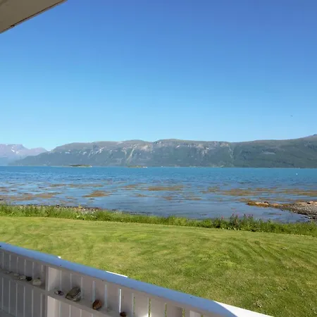 Jaktstuga Lyngen Elements - Larsvoll Gård *