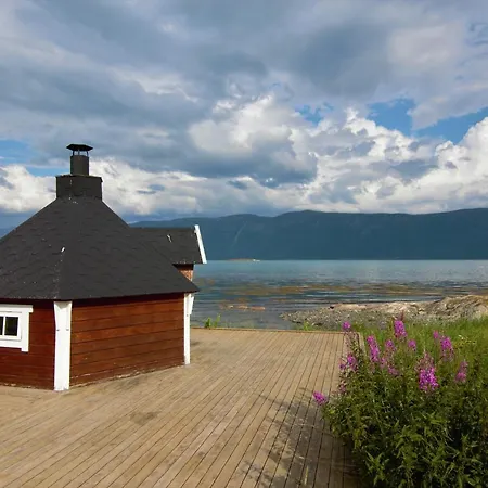 Lyngen Elements - Larsvoll Gard *
